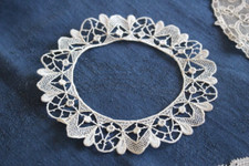 Tour de napperon en dentelle