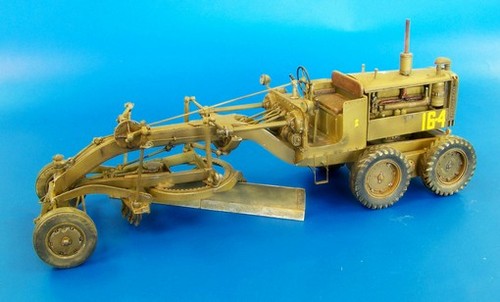 Plus model caterpillar n 12 - model, n°12