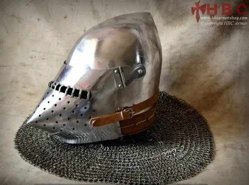 Casque bascinet médiéval