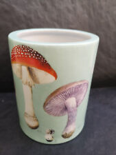 Pot porcelaine décor de champignons signé Fabienne Jouvin Paris Hauteur 17 cms