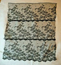 Pièce de dentelle ancienne Chantilly noire 51,5 cm  x 43,5 cm Napoléon III