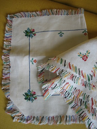 Ancienne petite nappe thé - ancienne,