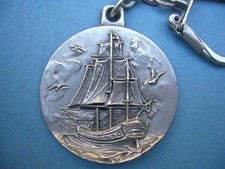 Porte clés Métal relief - GALION VOILIER - Crêperie LE DIAGON Plestin les Gréves