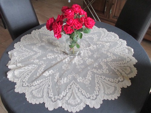 Ancienne nappe guéridon - de,
