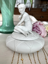 Boite à poudre parfumée Sitzendorf biscuit Flapper Art Deco VTG