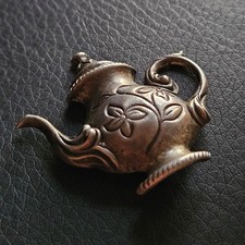 Broche en forme de théière