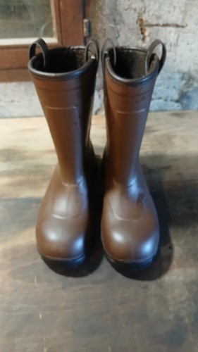 Une paire botte securitée - une,