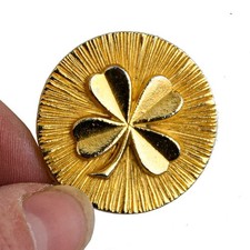 Bouton Chanel trèfle en