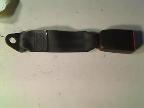 Attache ceinture arriere