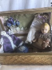 Poupée Ancienne Dans Son