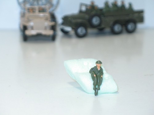 R09 soldat assis metal - soldat,