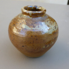 Petit vase  en grès signé