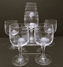 6 Verres en CRISTAL à pied décor gravé en relief