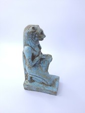 UNIQUE ANCIENNE STATUE EGYPTIENNE en pierre assise Sekhmet lion guerrier armé...