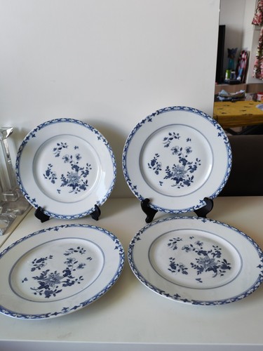 Lot de 4 assiettes - 🍽️,