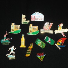 Lot 13 pin's boissons Evian /