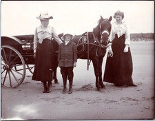 Angleterre, Holkham beach, en voiture à cheval, vers 1890 Vintage silver print 