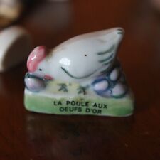 Ancienne feve LA POULE AUX