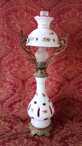 Ancienne lampe pétrole en - à,