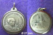 ancienne Médaille :  STIFT MELIK / UT IN OMNIBUS GLORIFICETUR DEUS S.BENEDICTUS
