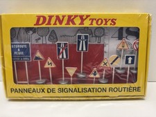 1/43 Dinky Toys Atlas 593 Panneaux de Signalisation Routière 