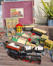 ANCIEN GROS LOT DE TRAINS LOCOMOTIVE GARE RAILS JOUET JEP