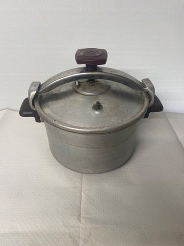 Ancienne cocotte minute - , en