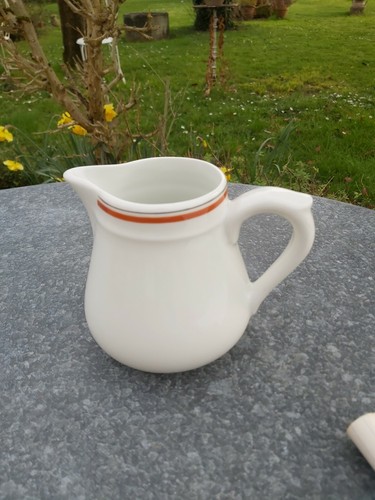 Crémier pot lait en - À,