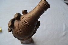 PUB ORANGINA BOUTEILLE A LA MAIN SIGNE GEORGES VILA VINTAGE 1980 RESINE