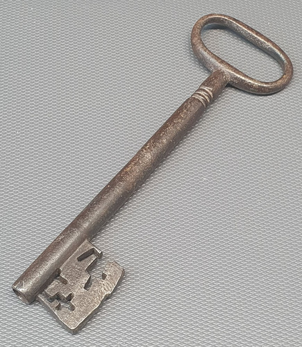 Très ancienne clef fer - ancienne,