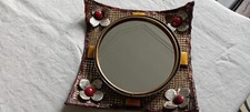 Très beau miroir avec fleurs émaillées et émaux sur support en talosel ?