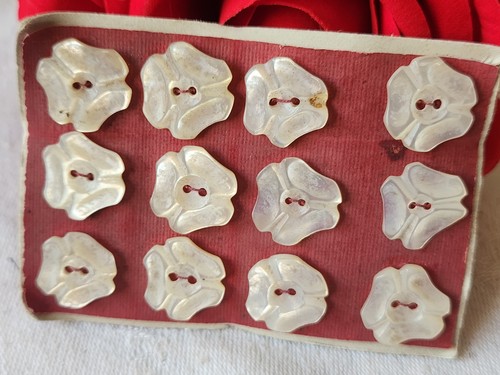 Rare petite plaque - , boutons