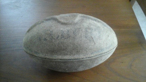 Ancien ballon rugby cuir - de,