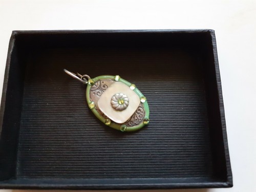 Joli pendentif ovale vert sans