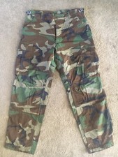 Mens MILITARY ARMY CAMO pants Size Medium Regular (W 31 to 35) (L 29.5 to 32.5)