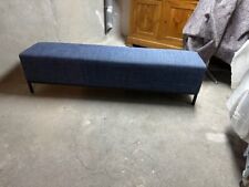 banquette de 180 cm de long pied de lit en tissu et pieds métal