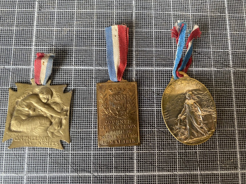 Lot insignes médailles - lot,