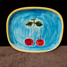 Joli plat en céramique