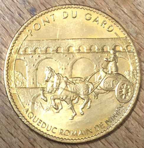 2012 pont gard char - du,