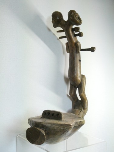 Ancienne harpe anthropomorphe