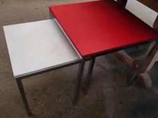 2 petites Tables gigognes rouge et blanche