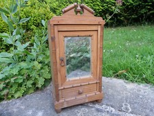 ARMOIRE ANCIENNE EN BOIS POUR POUPÉE - AVEC MIROIR  ET TIROIR - MODÈLE BAMBOU