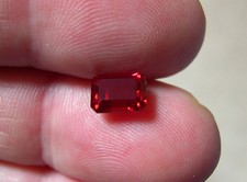 RUBIS VERNEUIL ROUGE SANG TAILLE EMERAUDE   10x8mm   IF