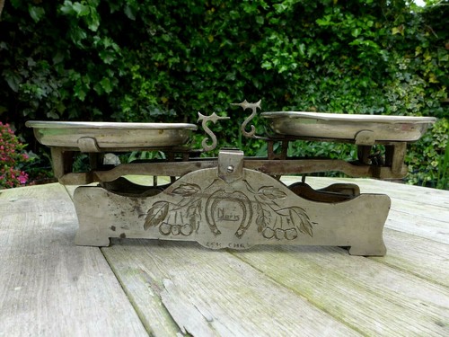 Vintage kitchen shop scale - /,