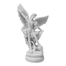 Petite sculpture statue