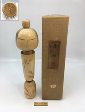 Poupée Kokeshi moderne