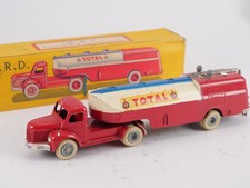 JRD F n° 121 Tracteur Berliet semi-remorque citerne TOTAL en boîte
