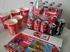 Lot de bouteilles Coca-Cola et objets publicitaires