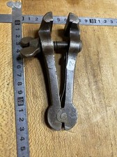 etau outil ancien étau de serrage à main réf N° 2