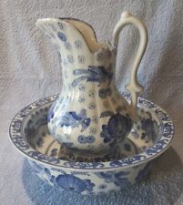 JOLI NÉCESSAIRE DE TOILETTE EN FAIENCE "BLEU BLANC" - MARQUE Y . BROC ET CRUCHE 